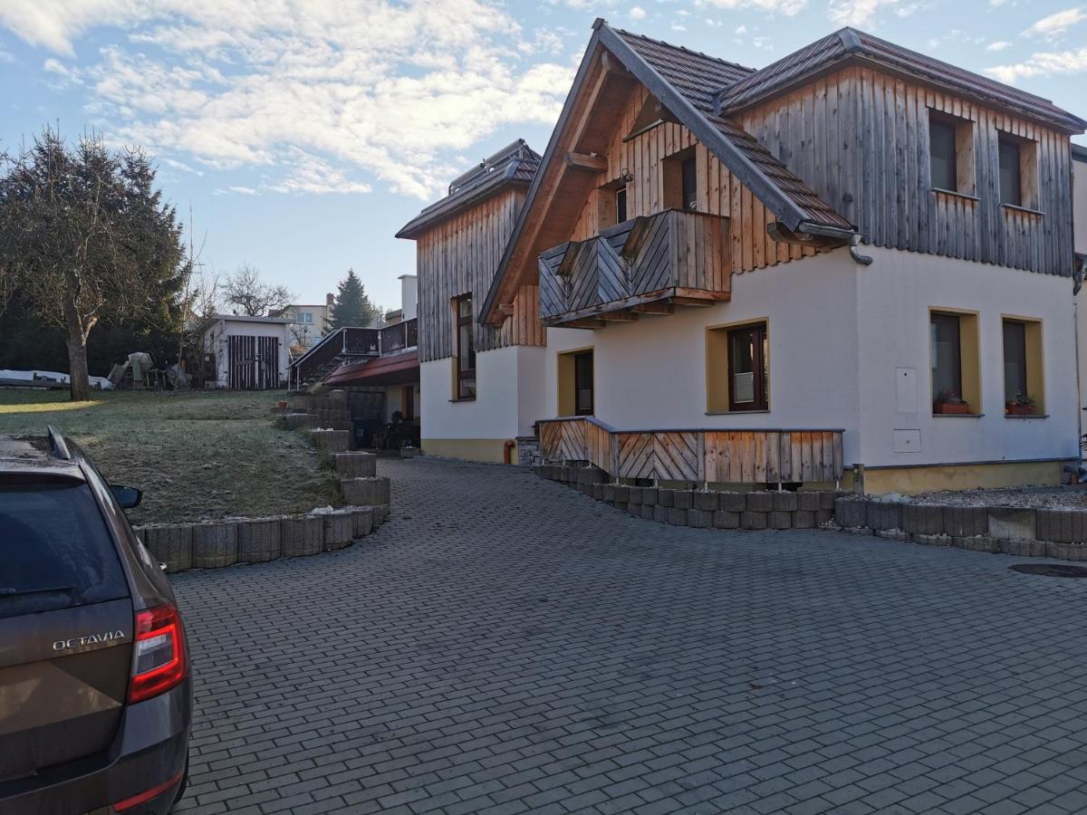 Ferienwohnung Und Pension Guertler Werdau Bagian luar foto
