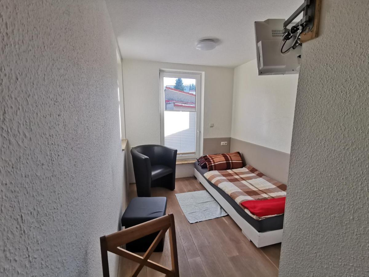 Ferienwohnung Und Pension Guertler Werdau Bagian luar foto